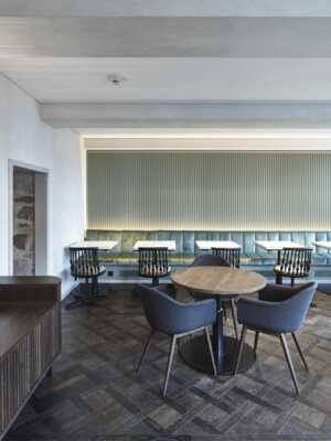 Falken Café AEK Bank Interior Design Innenarchitektur Gastronomie Frontal Architekturfotografie Innenarchitektur
