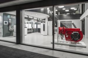 Architekturfotografie Schweiz Belp Industriebau Gewerbebau Showroom Eingangshalle Outside-In